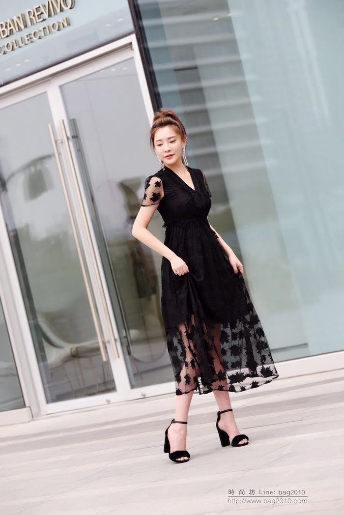 Chanel香奈兒 法國專櫃同步新款 2019新款 蕾絲鉤花 性感V領 X型收腰展擺 古典氣質 女連衣裙  xly1156